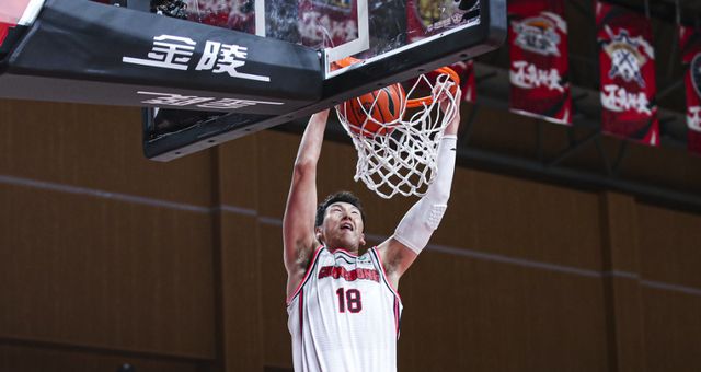 今晚广东宏远男篮直播