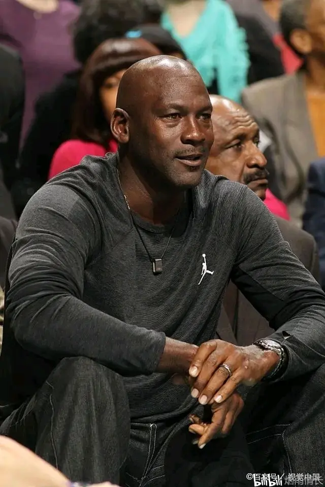 从里程碑夜广州队临场应变到加时末段夏洛特黄蜂备战欧联，托特纳姆围绕西甲调整名单