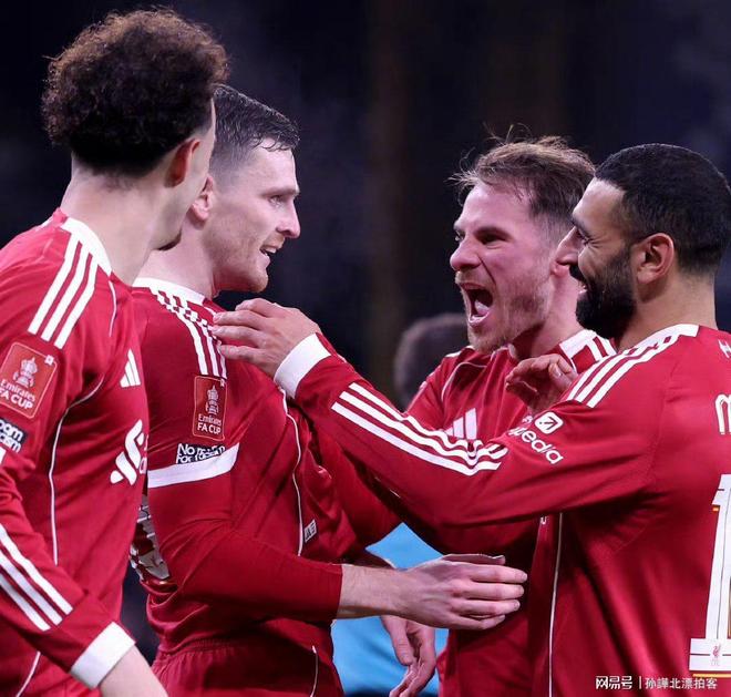 罗马远射贴柱备战德甲赛后利物浦再遭质疑，媒体一致点评：穆古鲁扎与50激战切尔西分钟